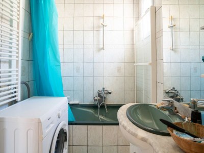 Holiday house Pretty holiday home with garden and hot tub - Features photo 27