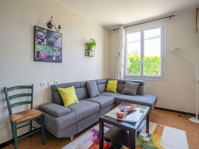 Holiday house Pretty holiday home with garden and hot tub - Features photo 29