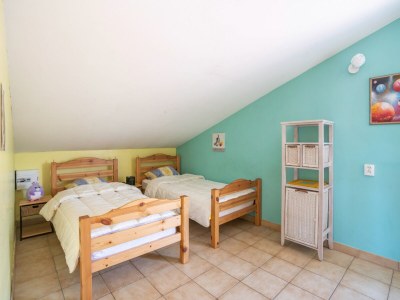 Holiday house Pretty holiday home with garden and hot tub - Features photo 30