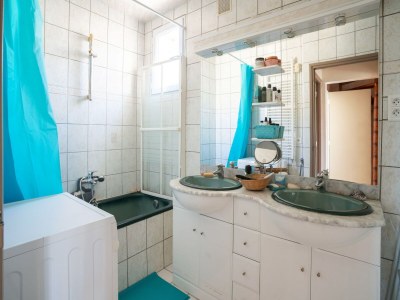 Holiday house Pretty holiday home with garden and hot tub - Features photo 36