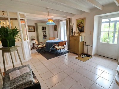 Holiday house 690-Charming villa in a lush garden - Features photo 7