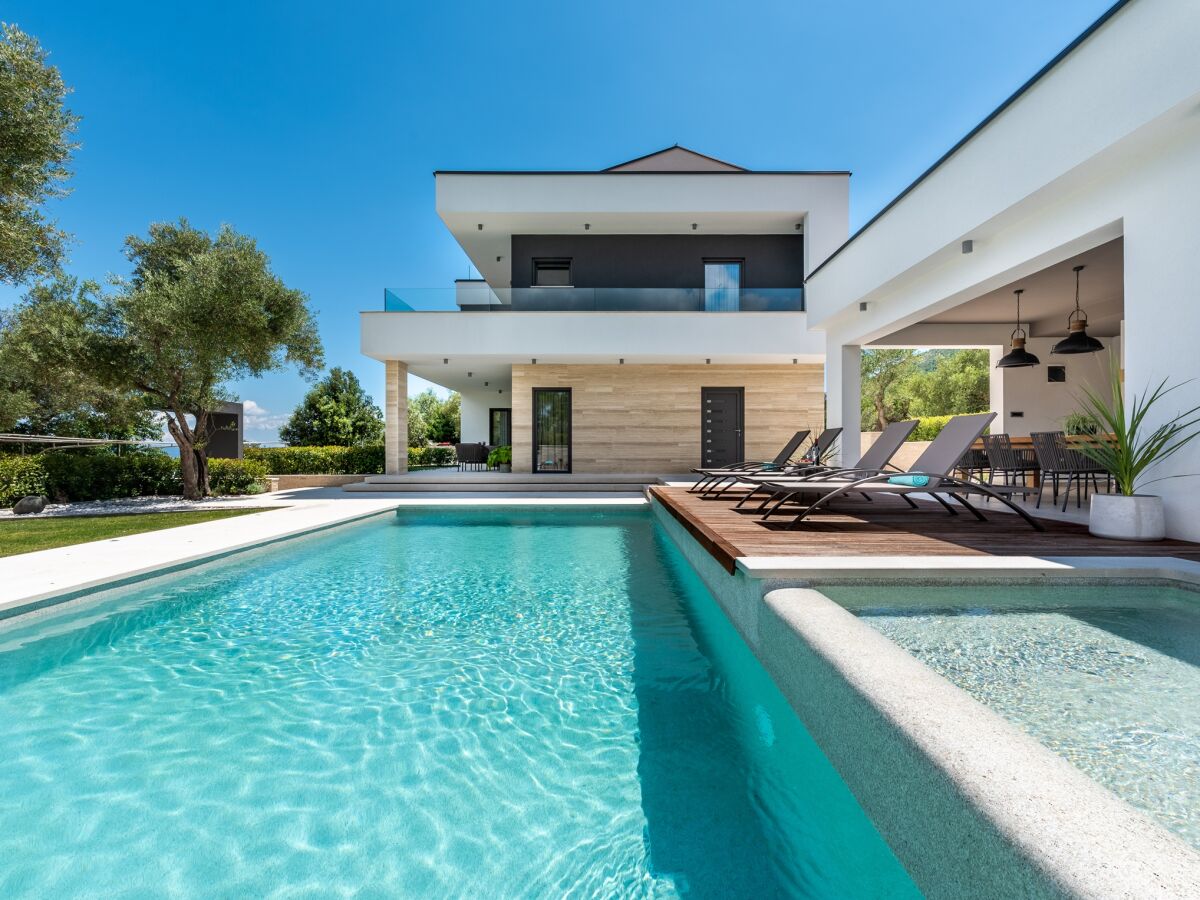 Villa Luxurious Villa Laurea