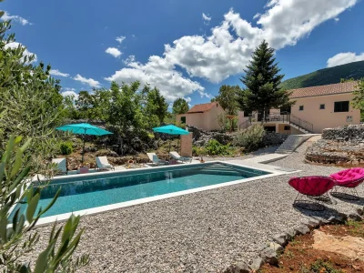 Holiday house Villa Danica with Pool in Rascane - Holiday house