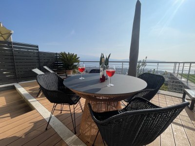 Holiday apartment Deluxe Sunrise Sky Terrace Design Apartment 180Â° Lake - Features photo 9