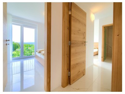 Villa Rossa with heated pool - Features photo 32