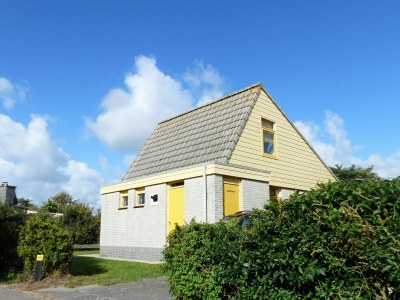 Holiday house Family-friendly holiday home in Julianadorp aan Zee - Holiday house