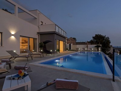 Villa Villa Skyview mit 44m² Infinity-Pool, Panoramablick - Outdoor photo 12