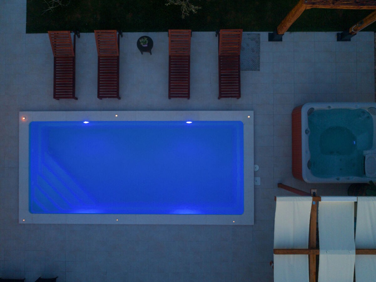 Villa Pietra with pool and jacuzzi near Pula - Outdoor photo 3