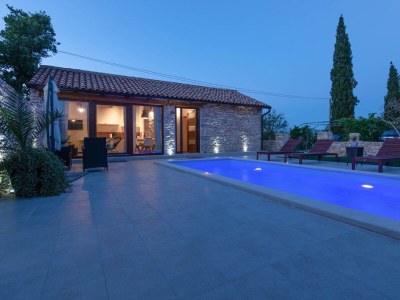 Villa Pietra with pool and jacuzzi near Pula in Medulin - Villa