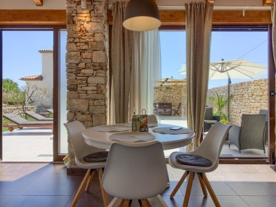 Villa Pietra with pool and jacuzzi near Pula - Features photo 18