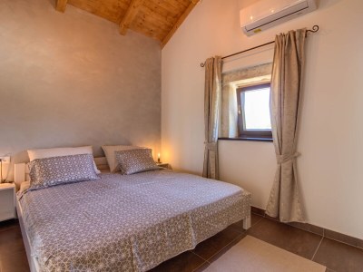 Villa Pietra with pool and jacuzzi near Pula - Features photo 19