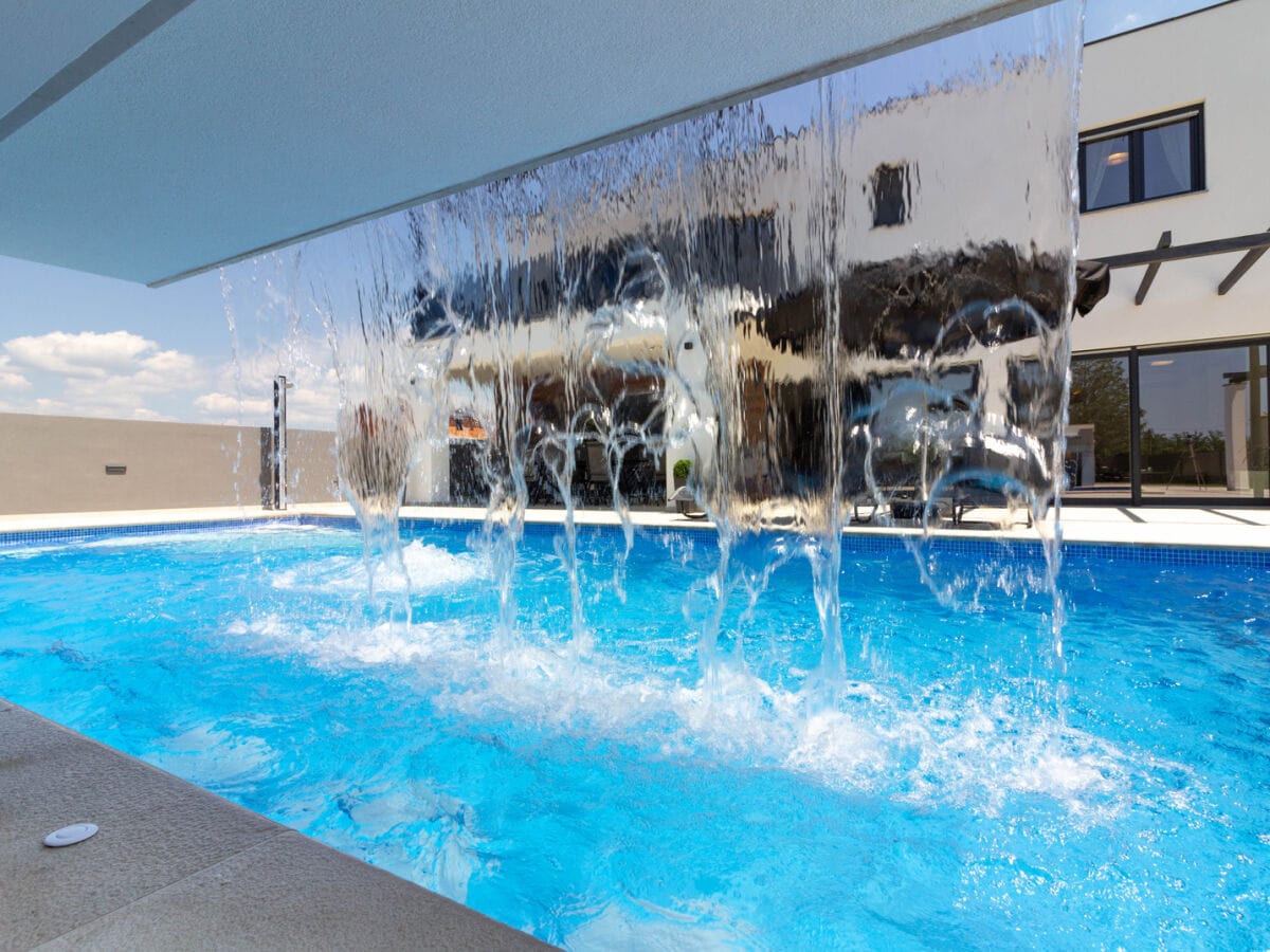 Villa Lukawith pool - Outdoor photo 3