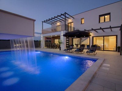 Villa Lukawith pool in Loborika - Villa