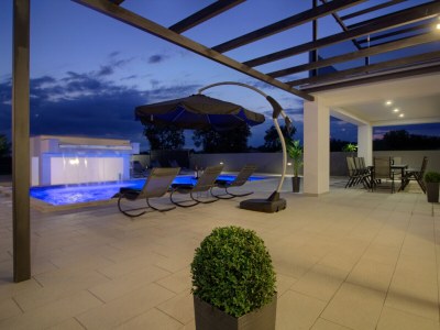 Villa Lukawith pool - Outdoor photo 8