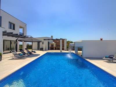 Villa Lukawith pool - Outdoor photo 9