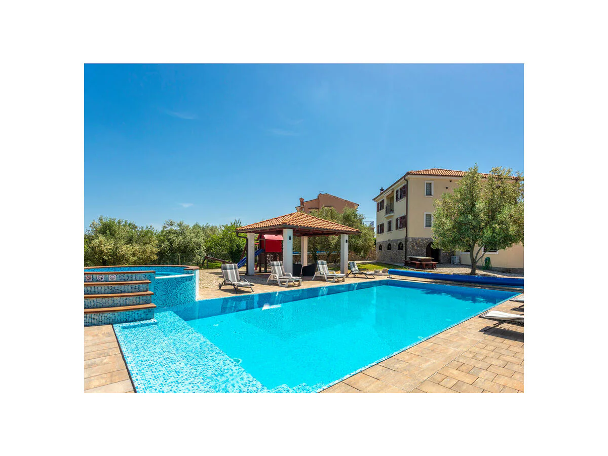 Villa with pool, jacuzzi, sauna, fitness, wine cellar