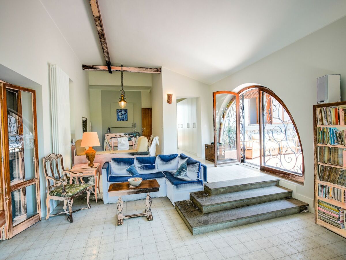 Villa Belvilla by OYO Villa Caduceo