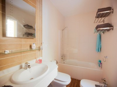 Holiday house Charming Coastal Escape - Features photo 24