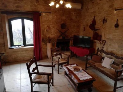 Villa Schönes großes traditionelles griechisches Haus, schöne Gegend Nähe Panormo, NW - Features photo 13