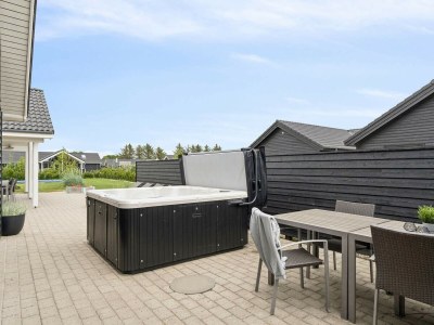 Holiday house Luxus-Ruckzug mit Pool -- By Traum Ferienwohnungen - Outdoor photo 8