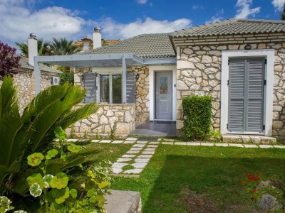 Villa Geräumige Villa in Meeresnähe in Agrilia - Outdoor photo 3