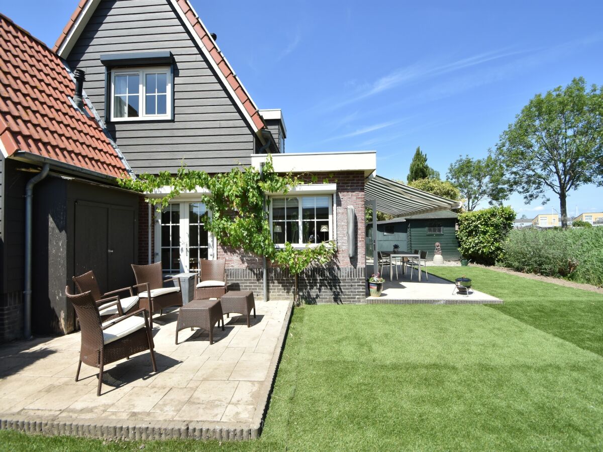 Holiday house Attraktives Ferienhaus in Oude mit Garten - Outdoor photo 2