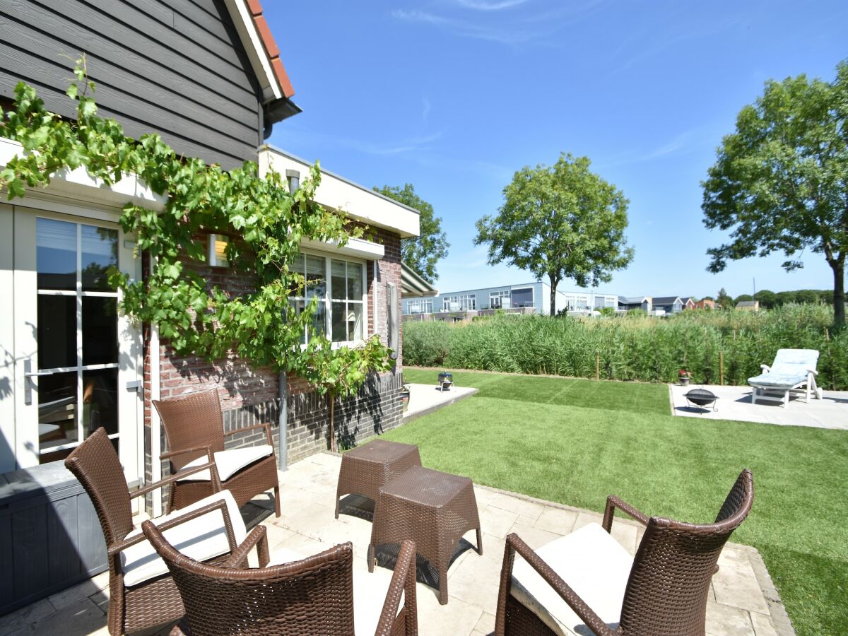 Holiday house Attraktives Ferienhaus in Oude mit Garten - Outdoor photo 4
