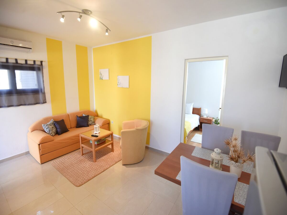 Apartment Apartment in Maslenica near the Sea