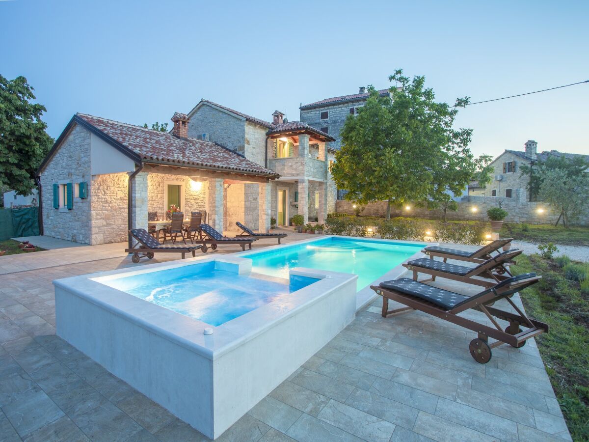 Villa Villa in Medvidici mit Pool nahe Porec Strand
