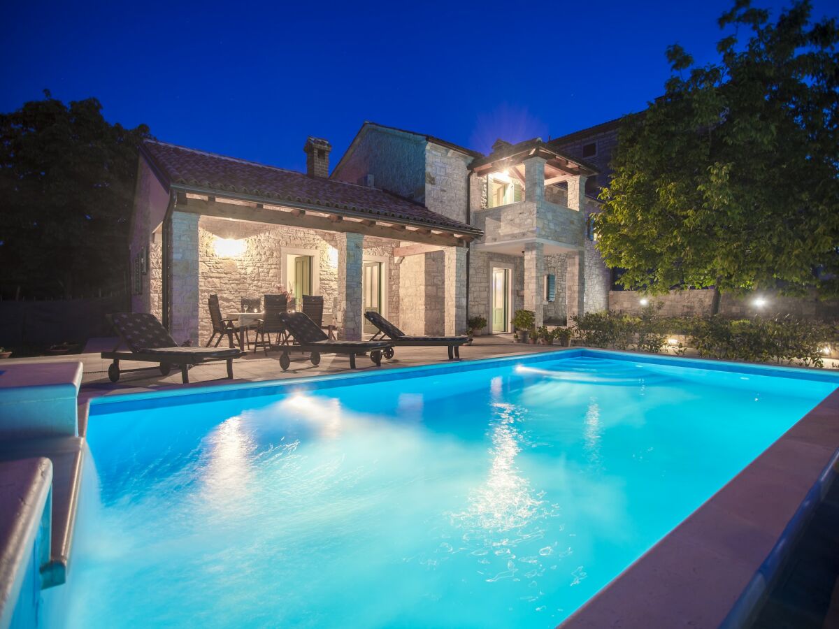 Villa Villa in Medvidici mit Pool nahe Porec Strand - Outdoor photo 4