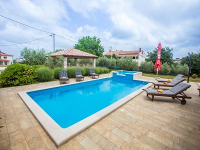 Villa Villa in Medvidici mit Pool nahe Porec Strand - Outdoor photo 8
