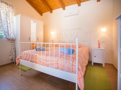 Villa Villa in Medvidici mit Pool nahe Porec Strand - Features photo 17