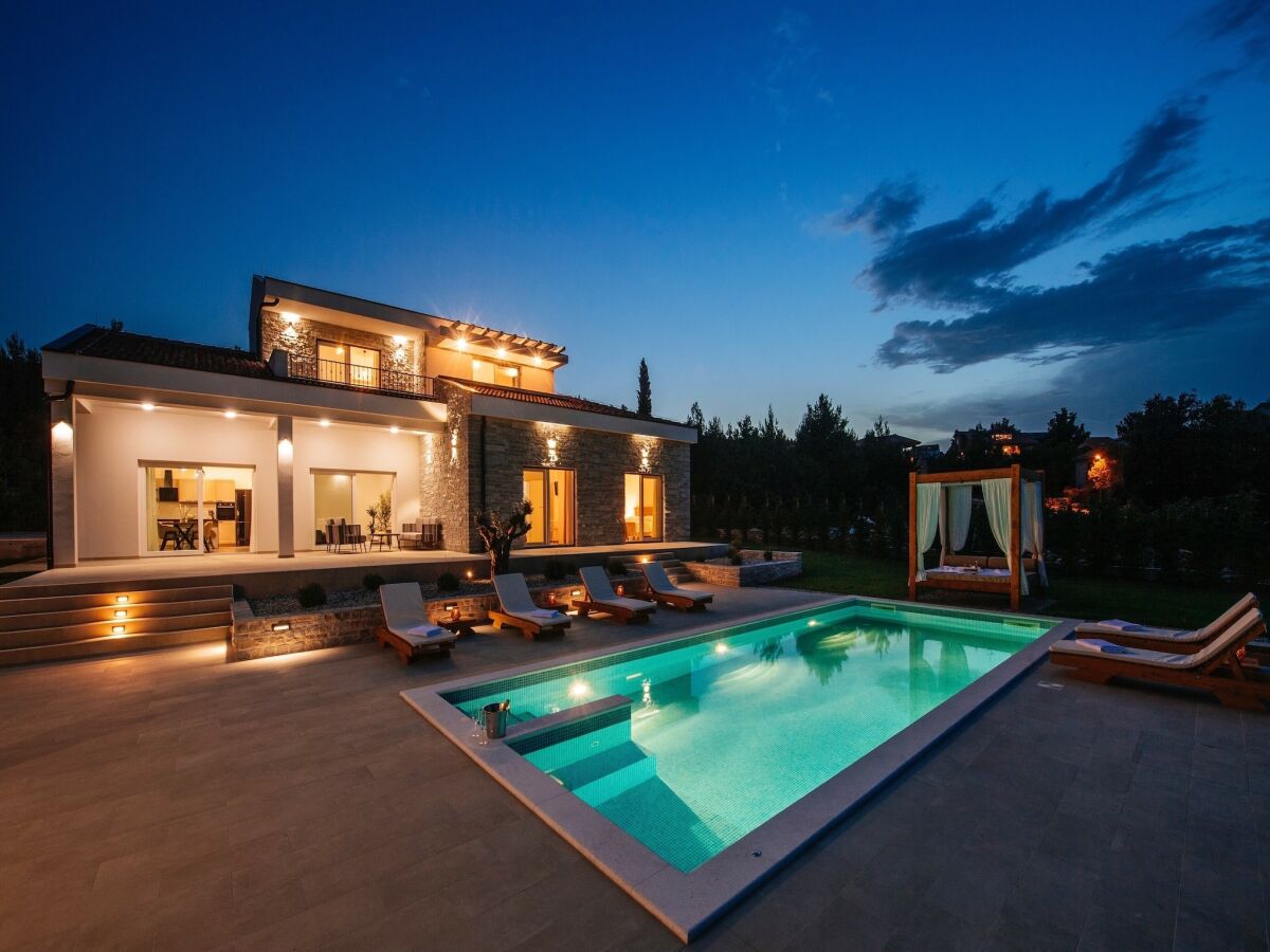 Villa Villa in Pridraga mit Pool am Meer