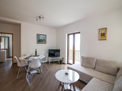 Apartment Apartment in Pridvorje near Pasjaca Beach - Features photo 5