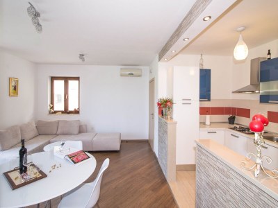 Apartment Apartment in Pridvorje near Pasjaca Beach - Features photo 12