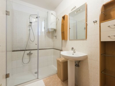 Villa Seaside Villa in Zadar with swimming pool - Features photo 18