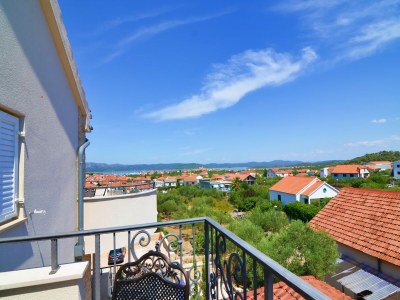 Apartment Villa auf Murter mit Pool und Meerblick - Outdoor photo 8