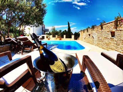 Apartment Villa auf Murter mit Pool und Meerblick - Outdoor photo 36