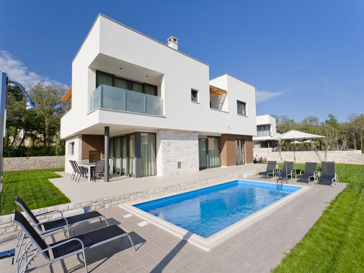 Villa Villa in Novigrad with Pool & Rooftop Terrace