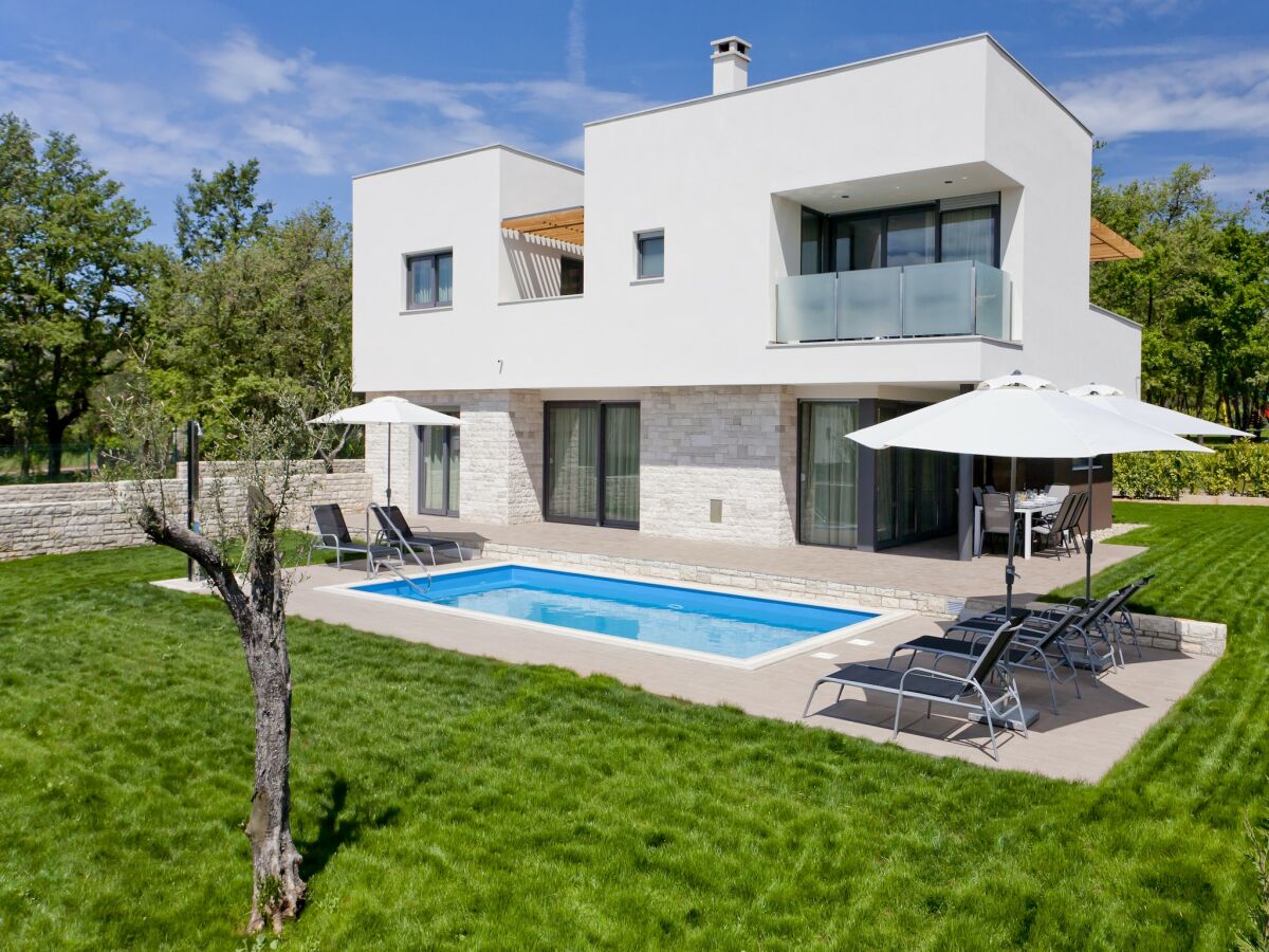 Villa Villa in Novigrad with Pool & Rooftop Terrace - Outdoor photo 2