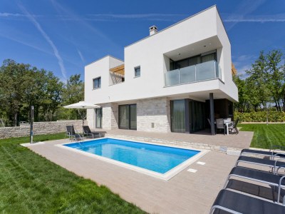 Villa Villa in Novigrad with Pool & Rooftop Terrace - Outdoor photo 12