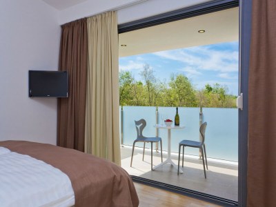 Villa Villa in Novigrad with Pool & Rooftop Terrace - Features photo 18