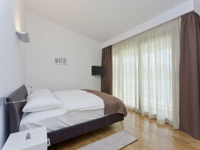 Villa Villa in Novigrad with Pool & Rooftop Terrace - Features photo 28