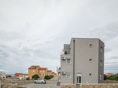 Apartment Apartment in Novalja near Zrče Beach - Outdoor photo 4