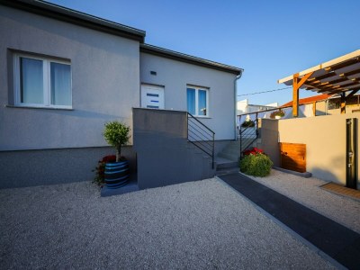 Holiday house Ferienhaus in Maslenica mit Meerblick - Outdoor photo 8
