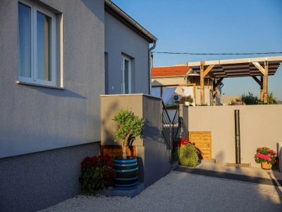 Holiday house Ferienhaus in Maslenica mit Meerblick - Outdoor photo 9