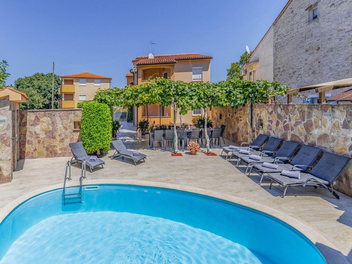 Holiday house Villa in Peroj mit Pool am Strand
