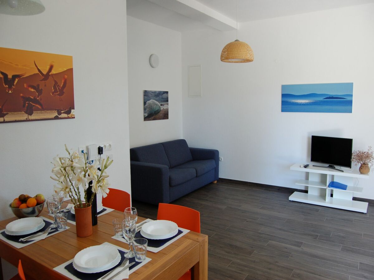 Apartment Apartment in Veli Rat near Beaches - Features photo 3