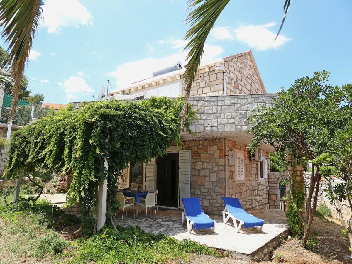 Holiday house Ferienhaus in Lumbarda mit Garten - Outdoor photo 2