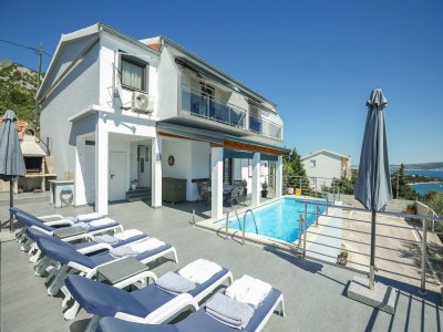 Apartment Luxury Apartment with heated pool in Starigrad in Starigrad - Apartment